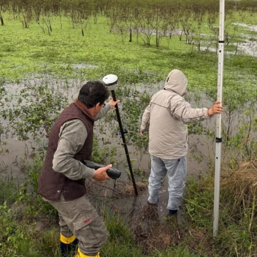 Trabajo de campo en Berón de Astrada para analizar situación hídrica Trabajo de campo en Berón de Astrada para analizar situación hídrica